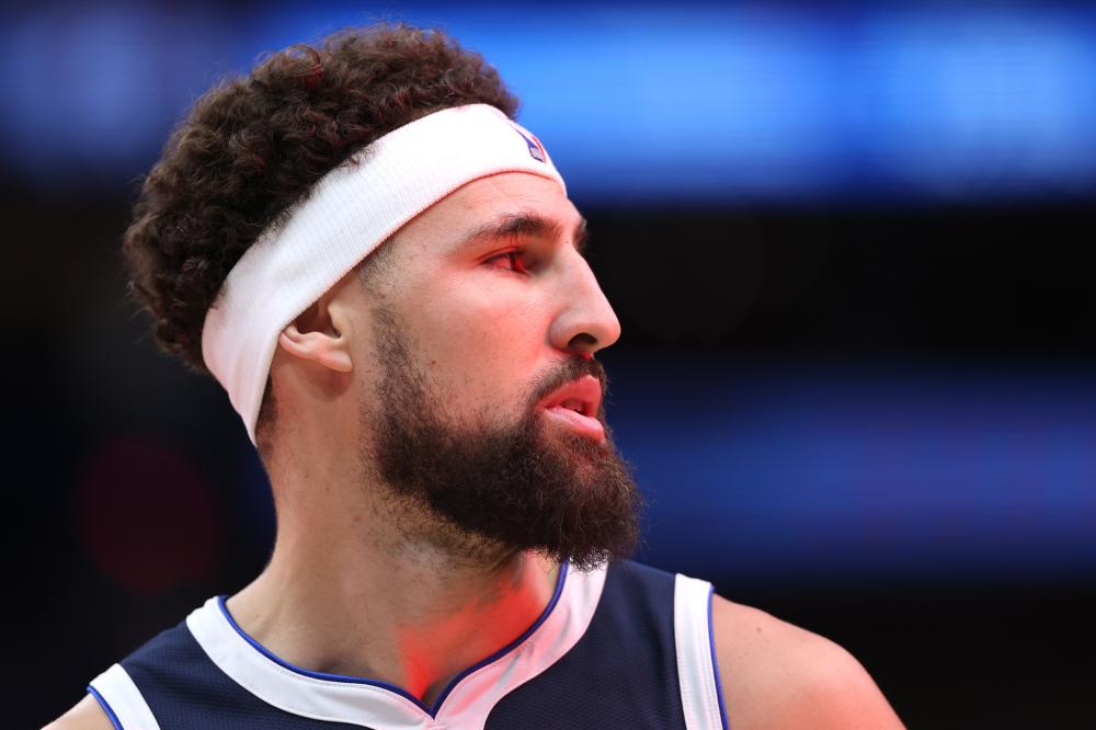 镜报预测曼联足总杯首发：二门巴因德尔出战，中场梅努搭档乌加特.